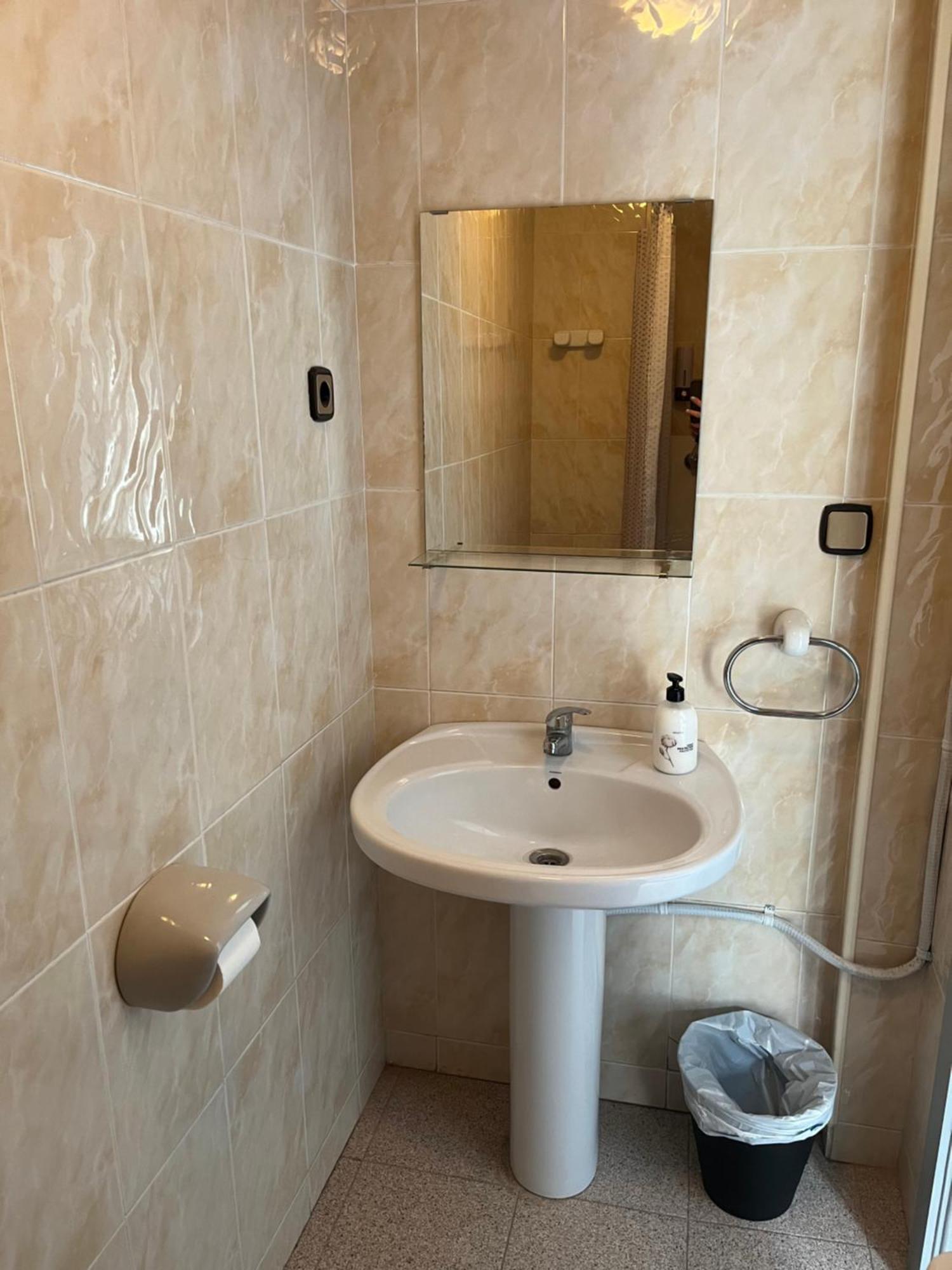 Hostal La Masia Manresa Zimmer foto